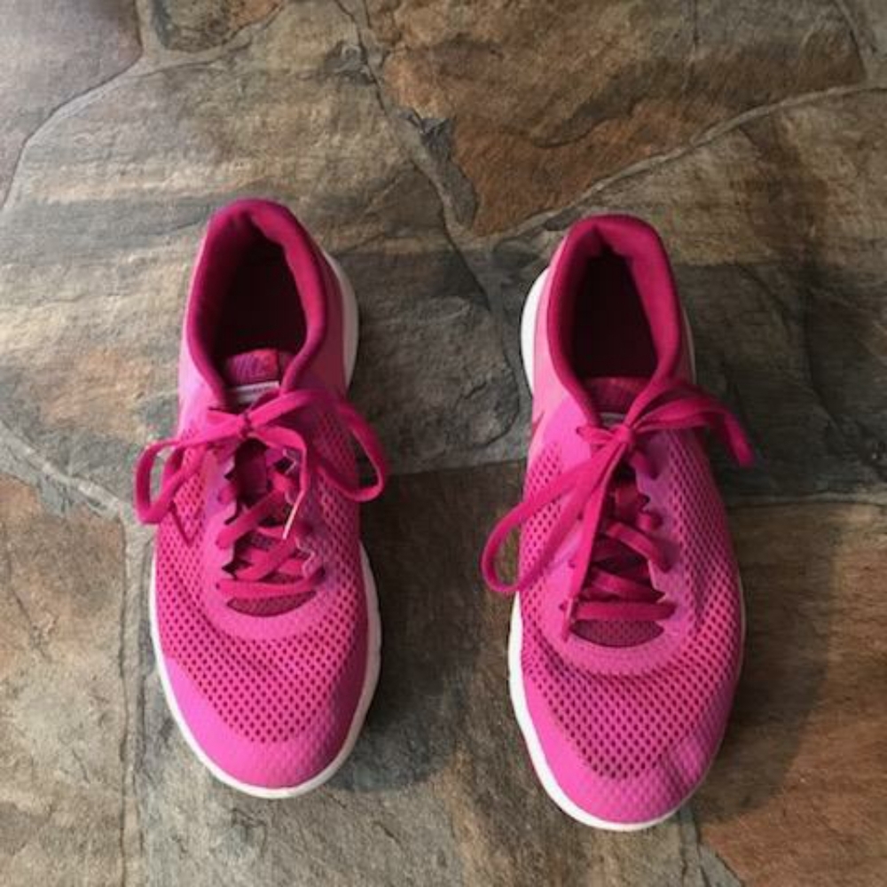 Youth Nike tennis shoes - Pink